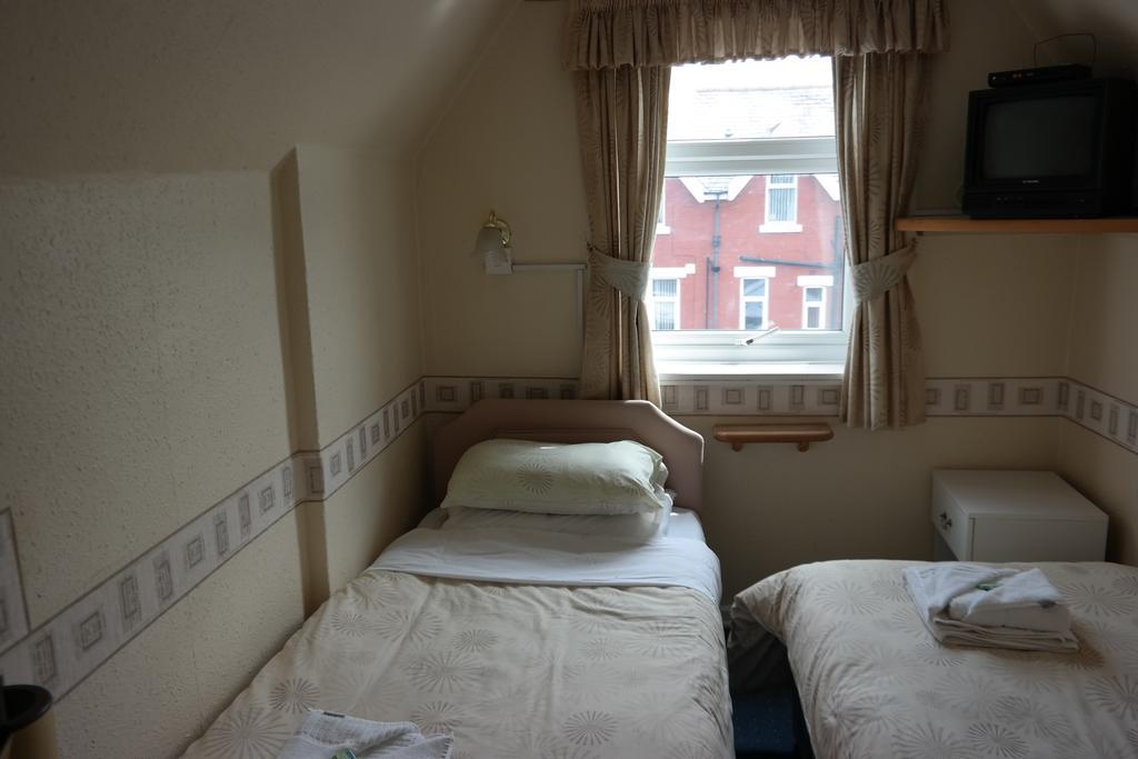 Olivers Strickley Over 35 Years Only Blackpool Kamer foto